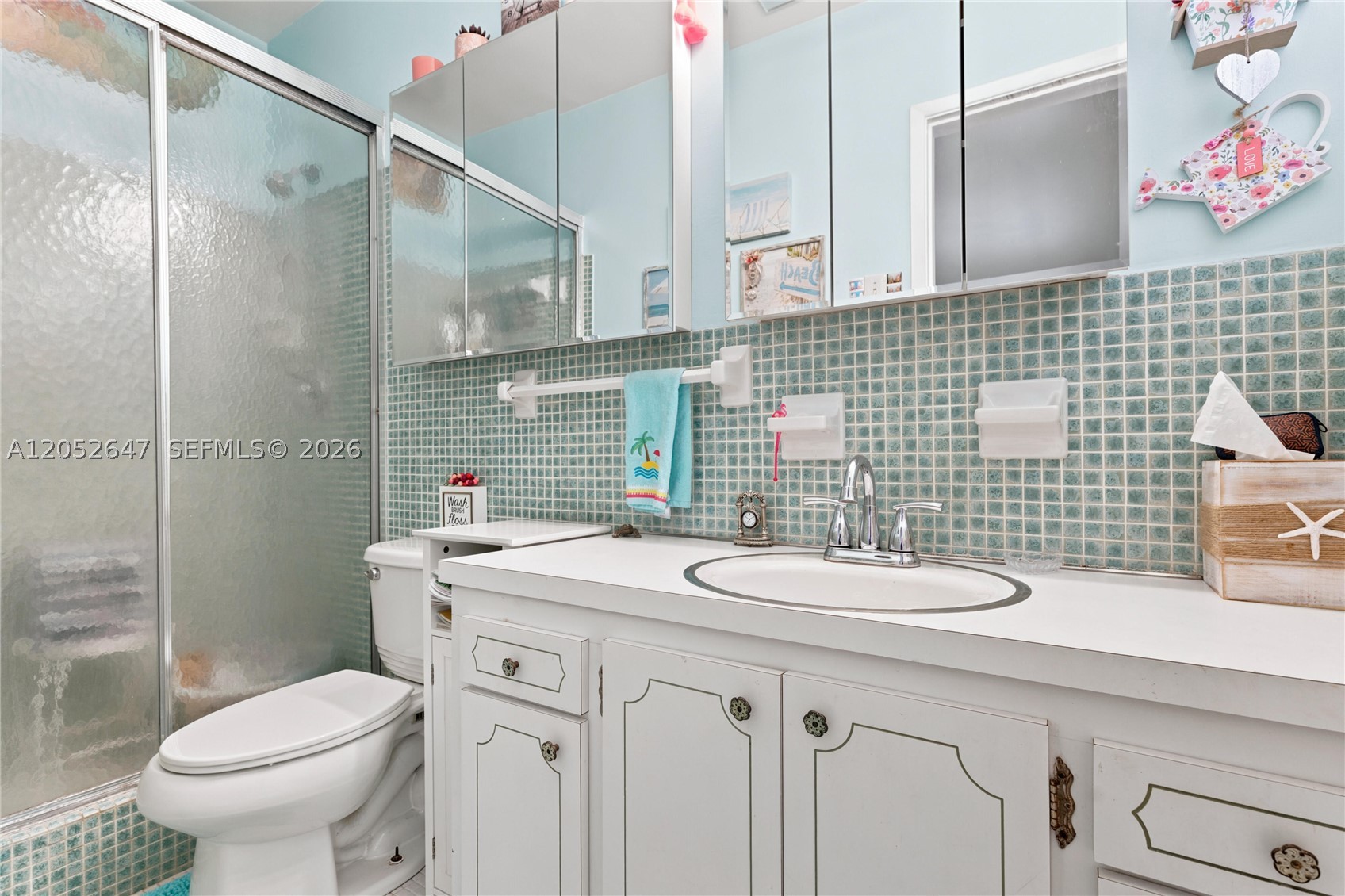 8 Castle Harbor Is, Fort Lauderdale FL 33308