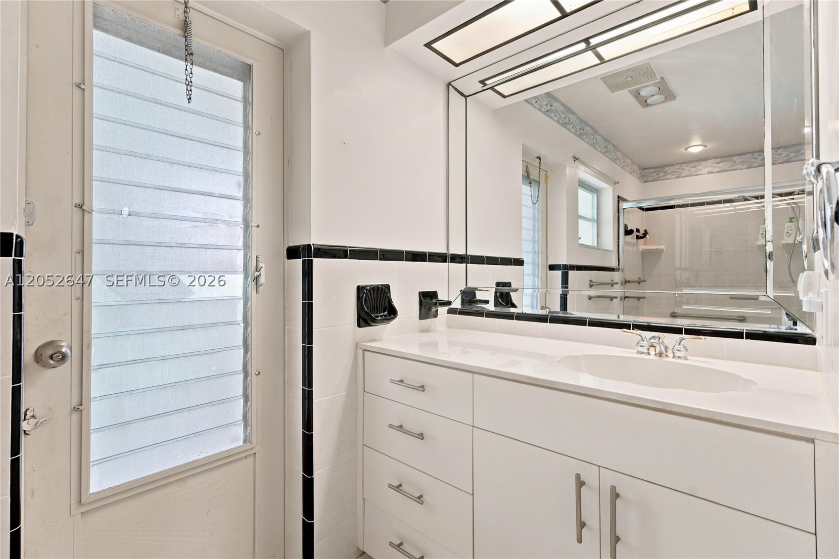 8 Castle Harbor Is, Fort Lauderdale FL 33308
