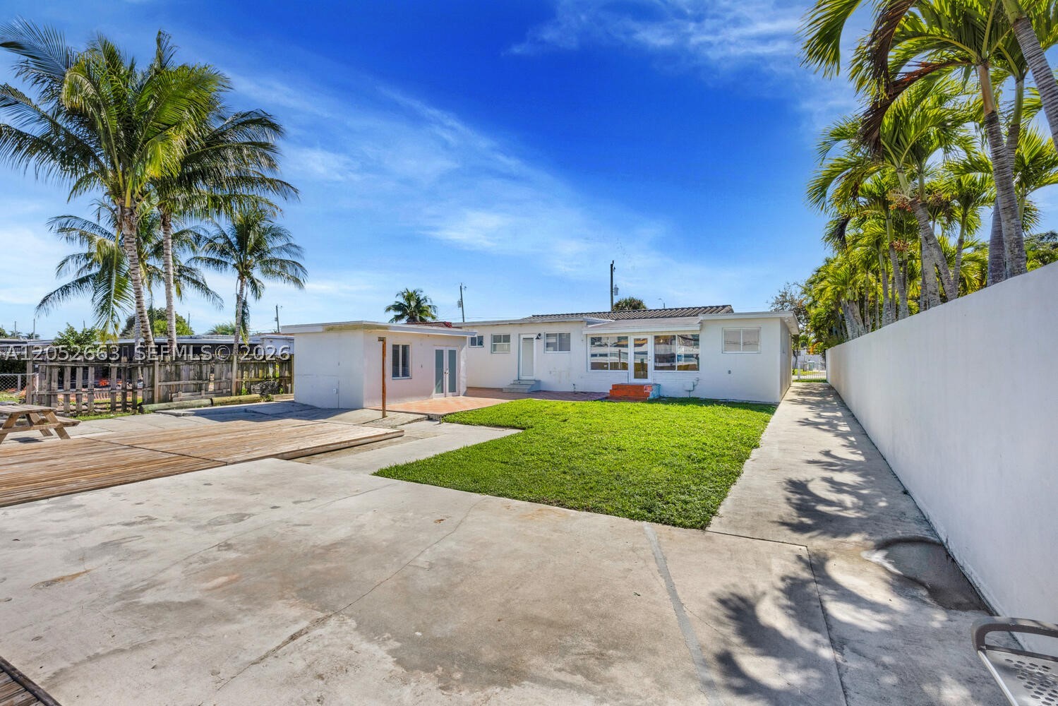 3551 NW 20th St, Miami FL 33142