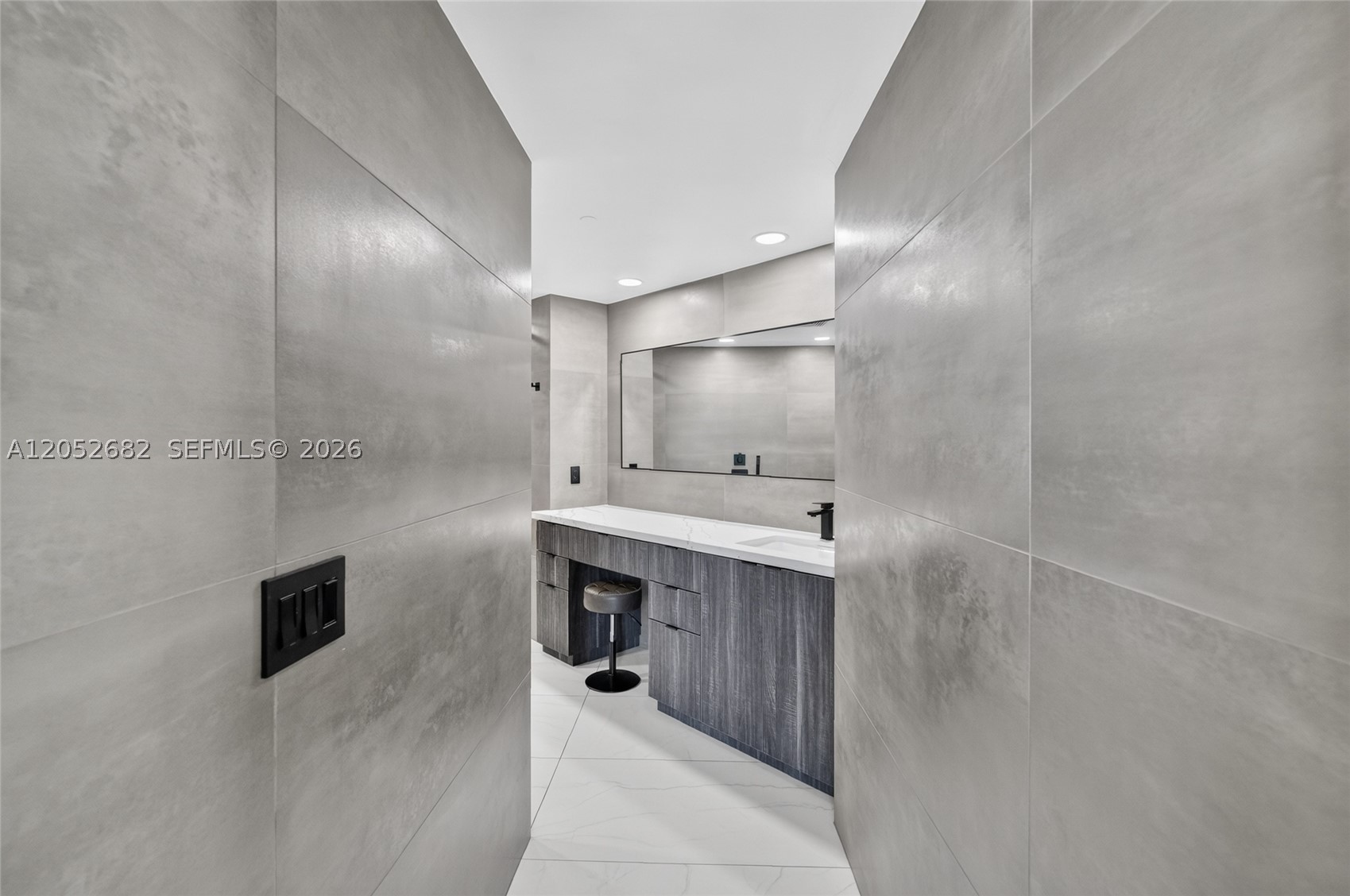 55 SE 6th St #3802, Miami FL 33131