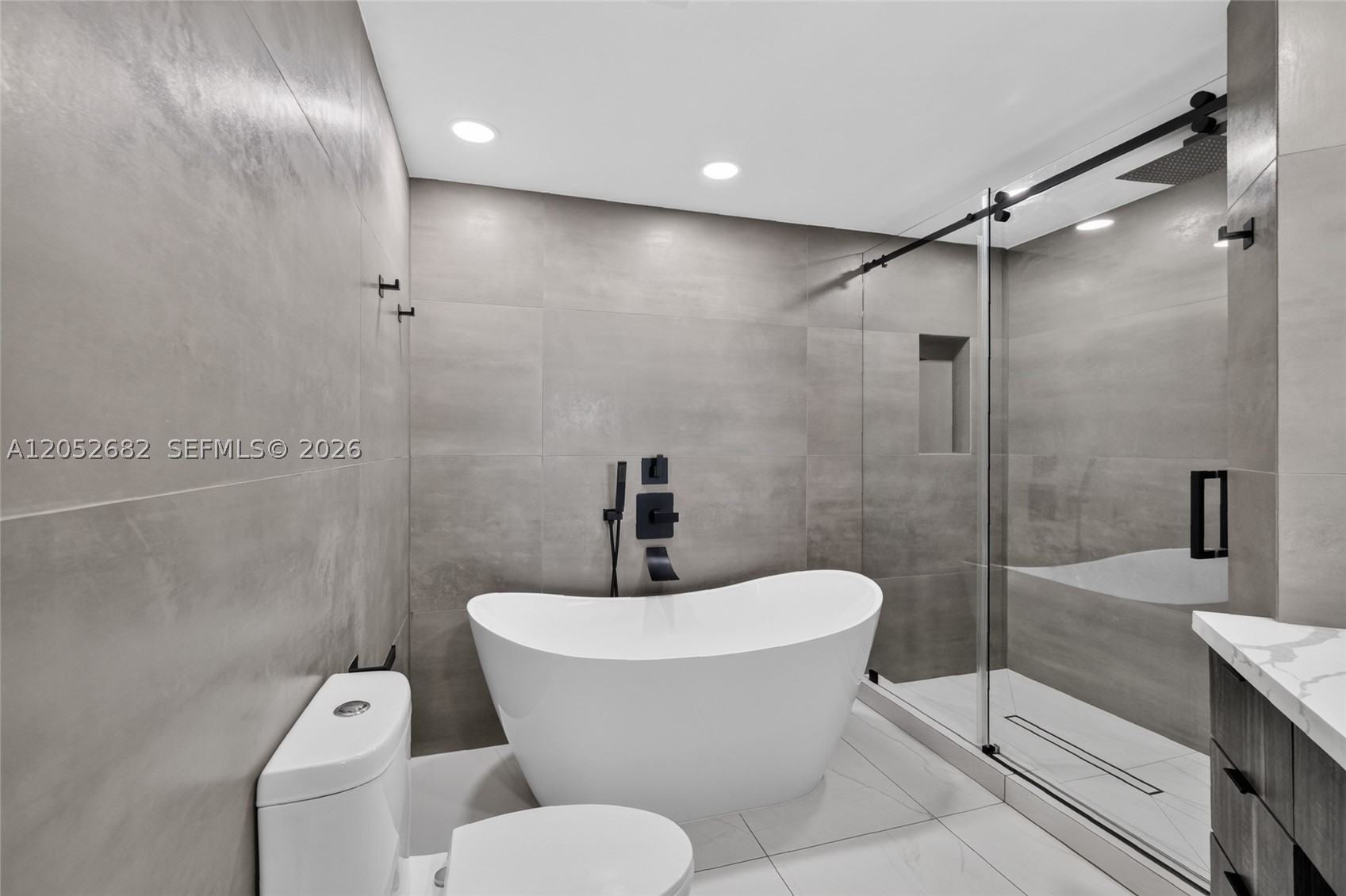 55 SE 6th St #3802, Miami FL 33131