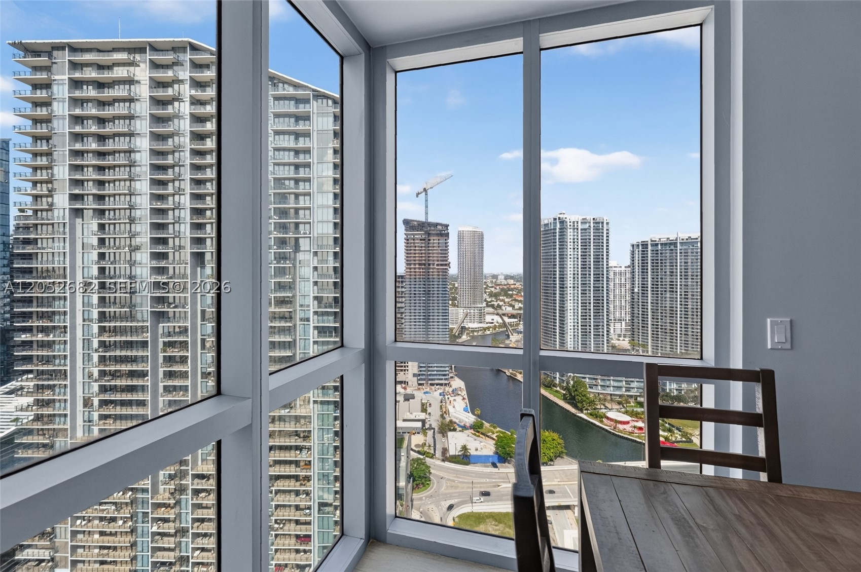 55 SE 6th St #3802, Miami FL 33131