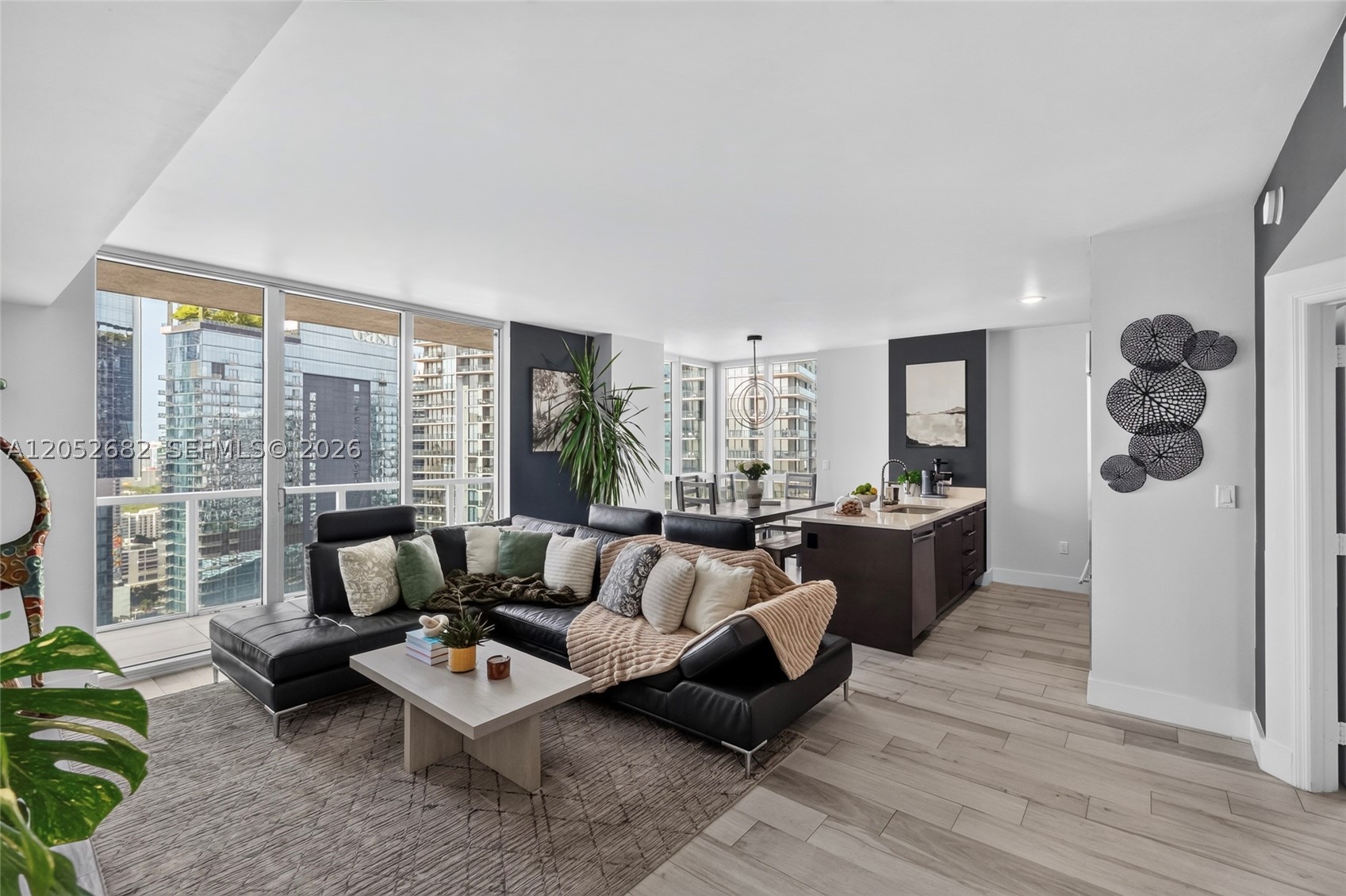 55 SE 6th St #3802, Miami FL 33131