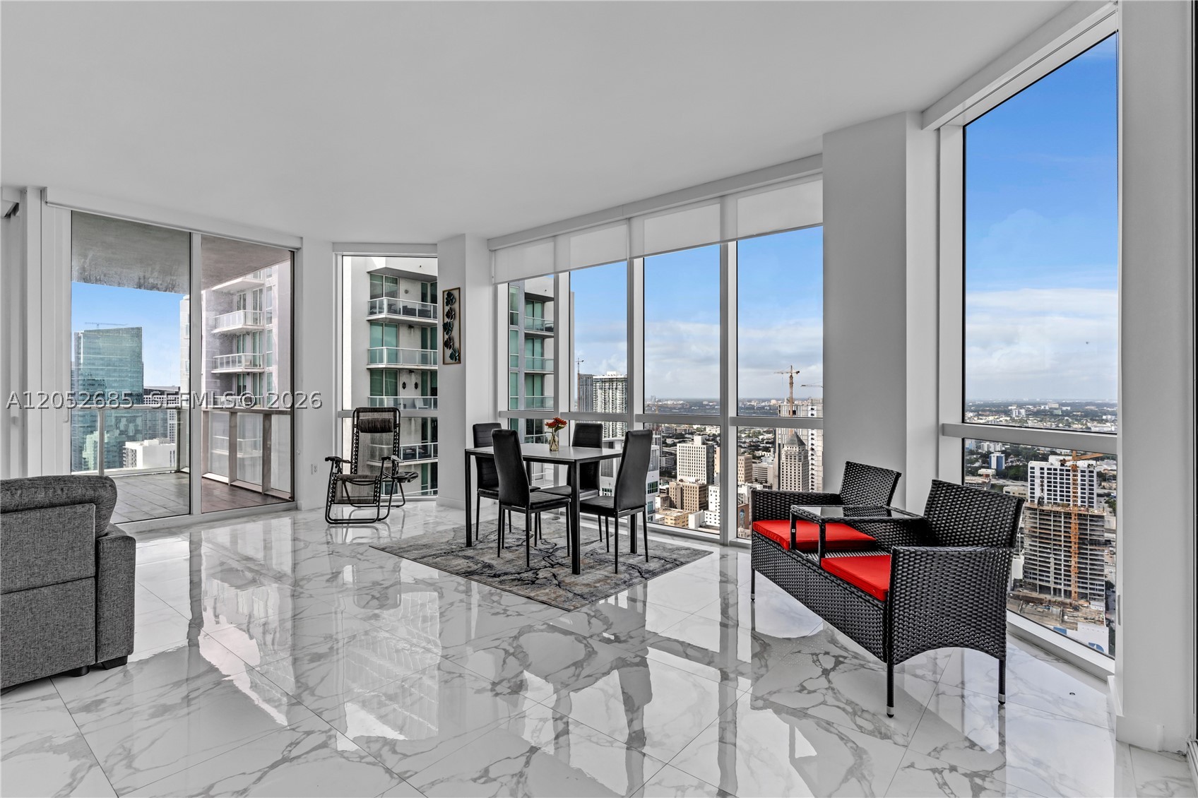 244 Biscayne Blvd #4708, Miami FL 33132