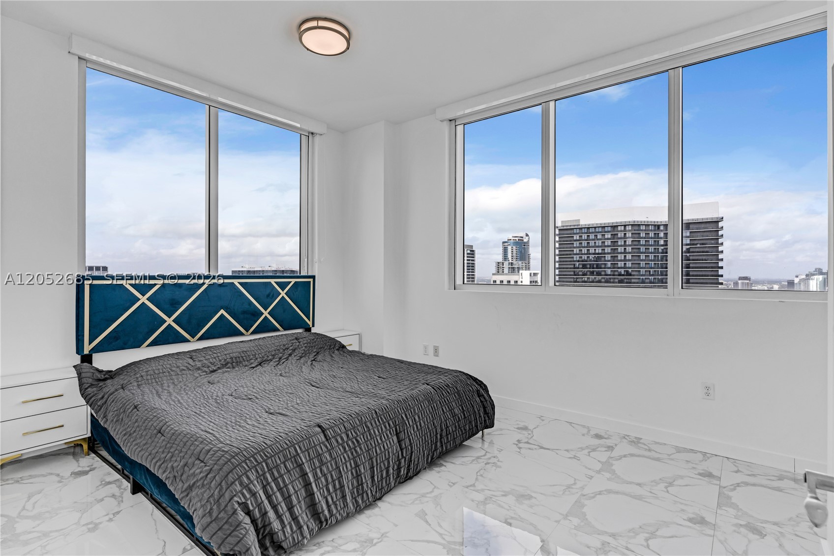 244 Biscayne Blvd #4708, Miami FL 33132