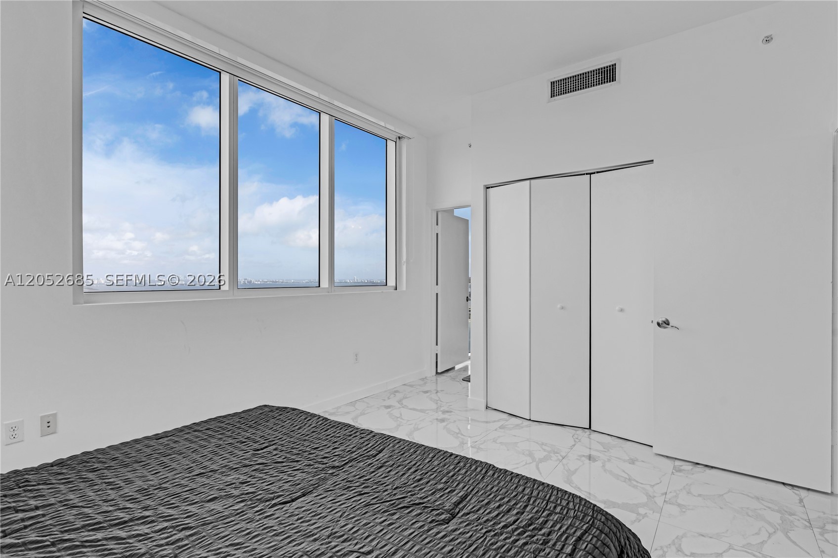 244 Biscayne Blvd #4708, Miami FL 33132