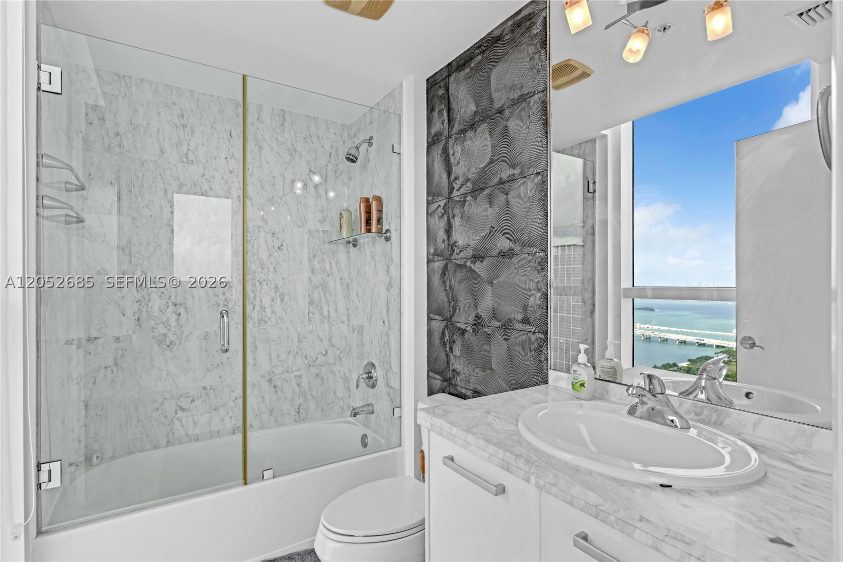 244 Biscayne Blvd #4708, Miami FL 33132