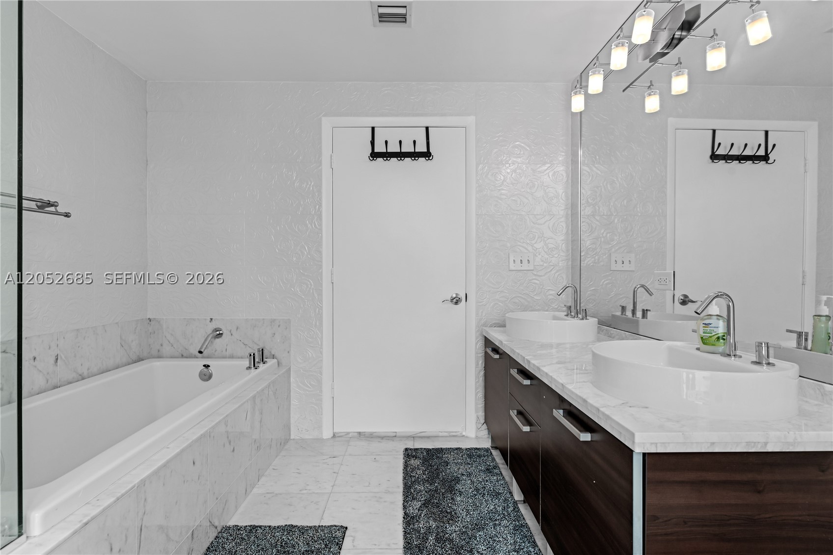 244 Biscayne Blvd #4708, Miami FL 33132