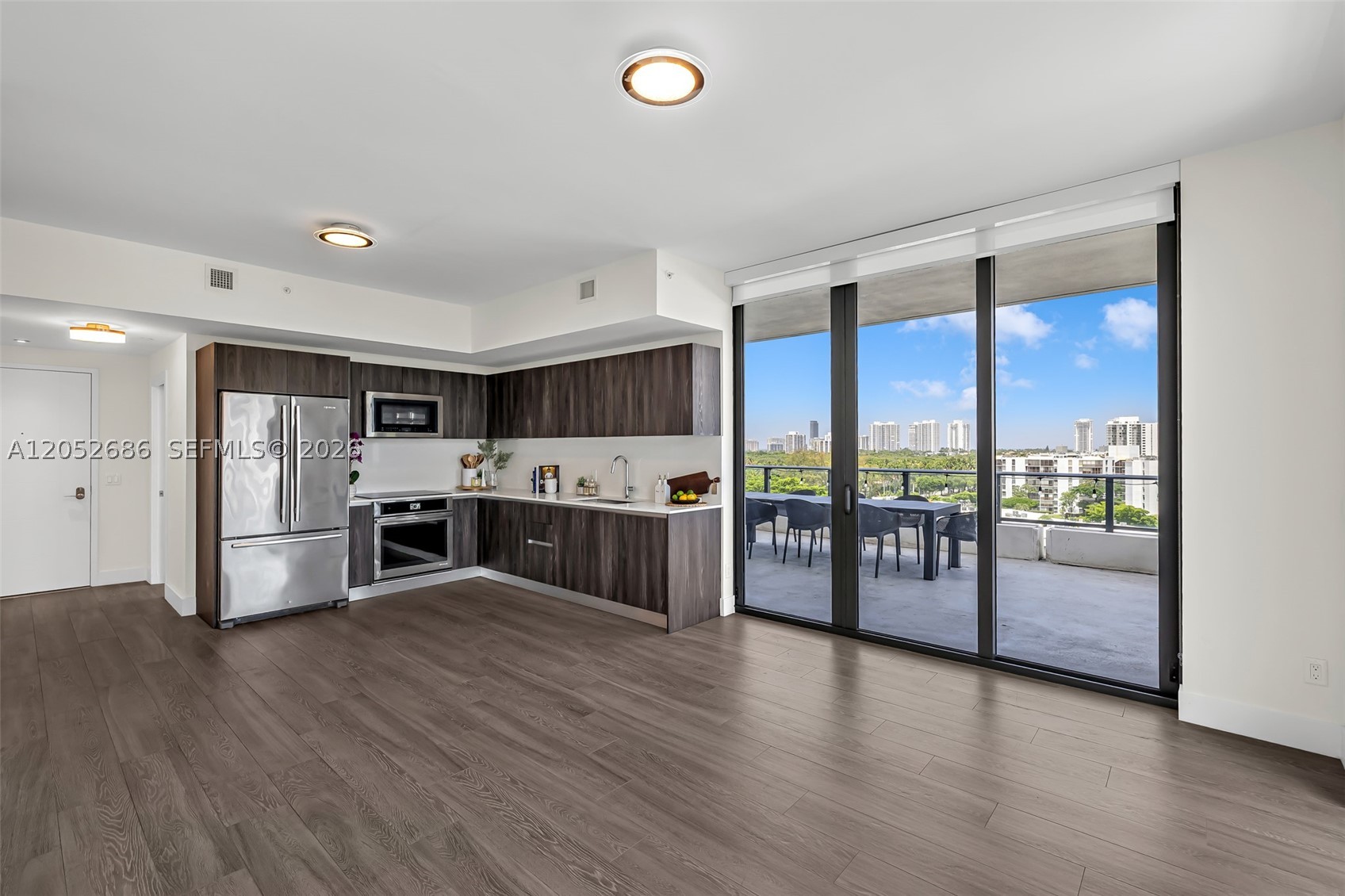 2960 NE 207th St #811, Aventura FL 33180