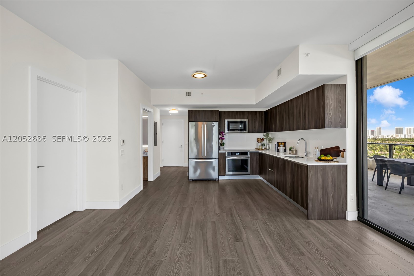 2960 NE 207th St #811, Aventura FL 33180