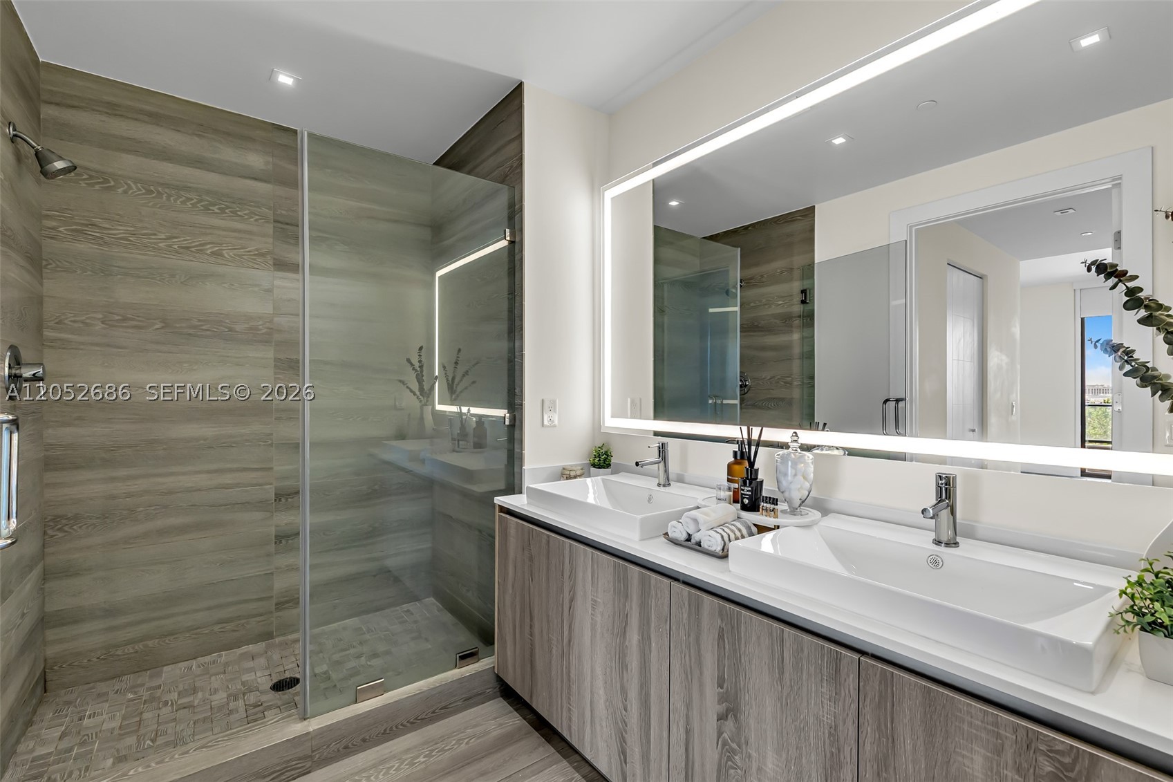 2960 NE 207th St #811, Aventura FL 33180