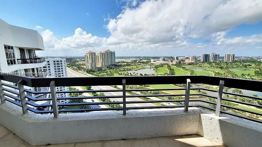 3400 NE 192nd St #PH7, Aventura FL 33180