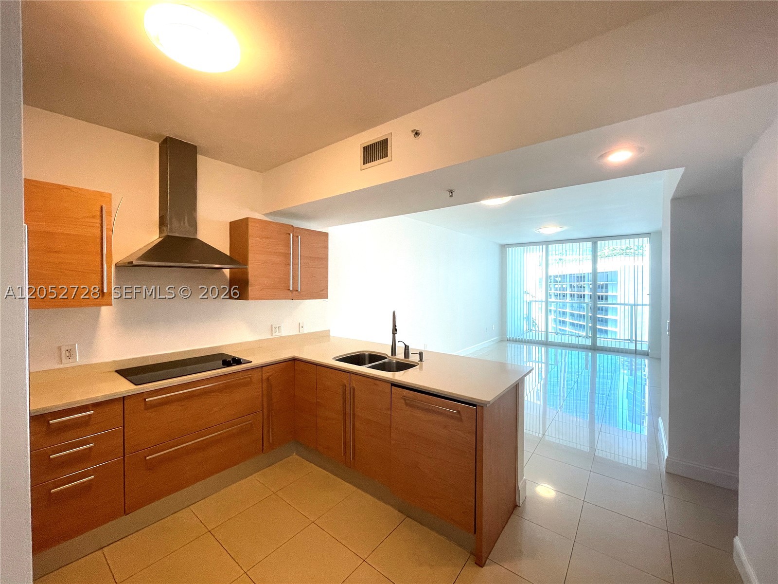 218 SE 14th St #1004, Miami FL 33131