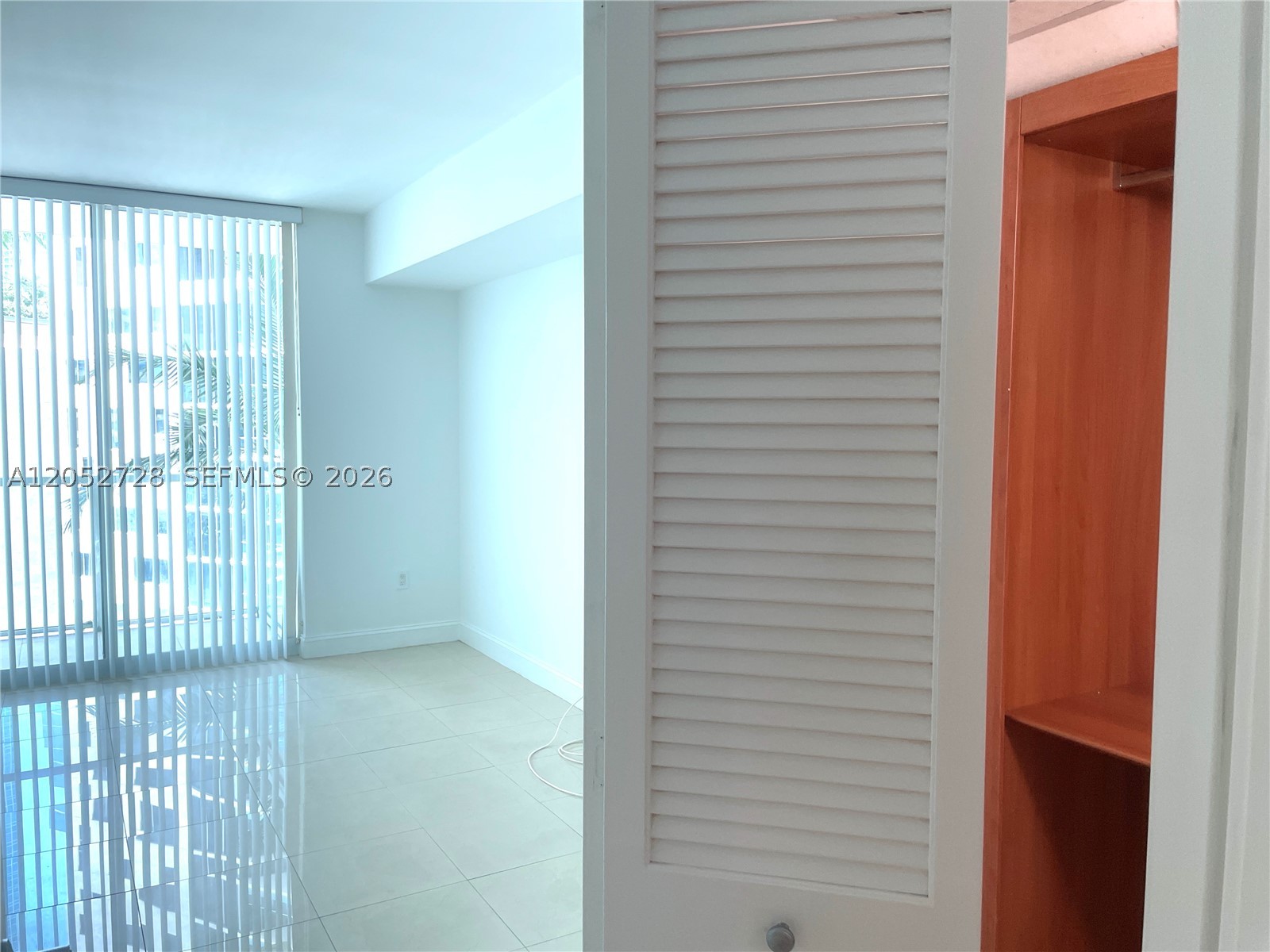 218 SE 14th St #1004, Miami FL 33131