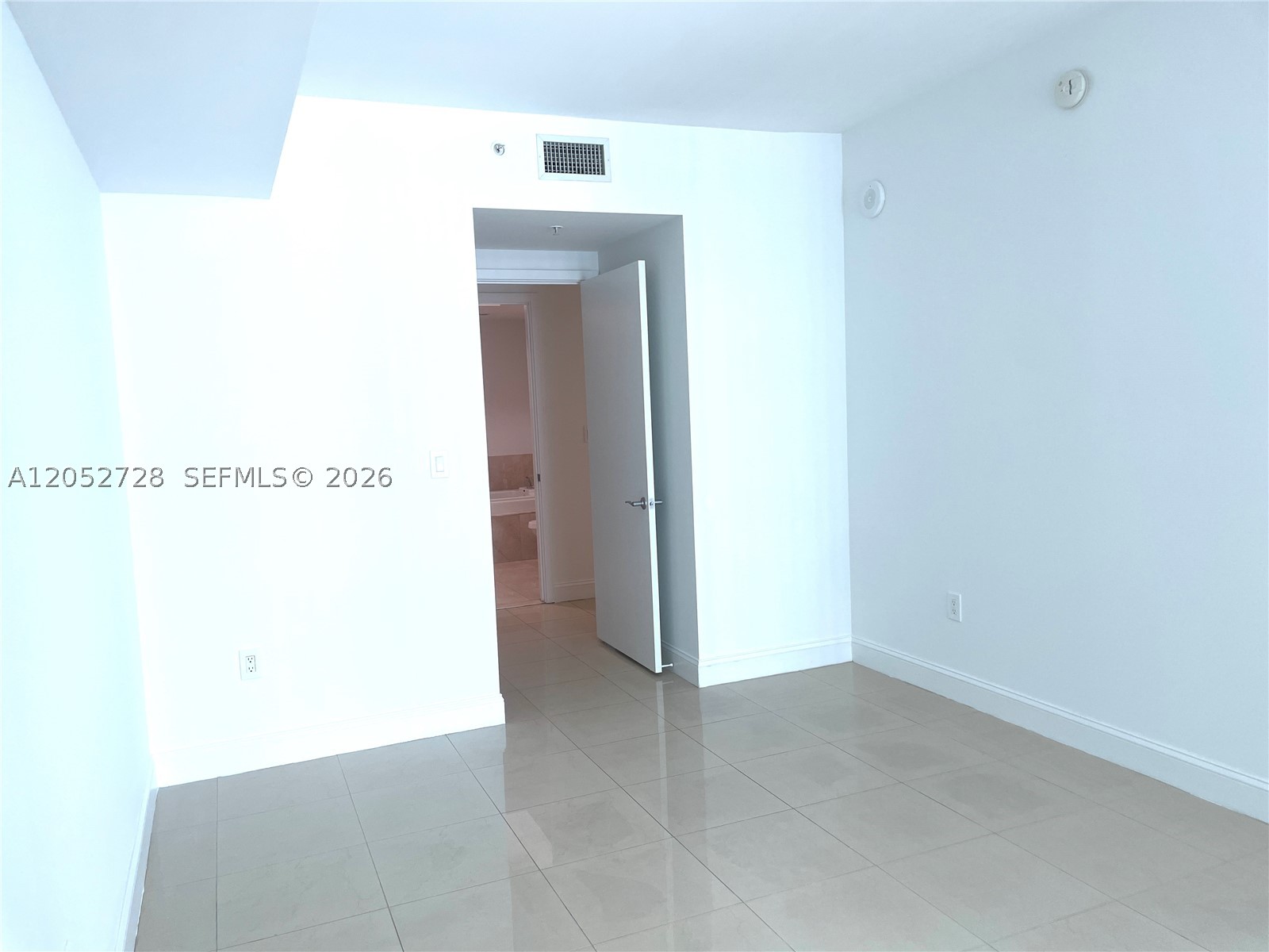 218 SE 14th St #1004, Miami FL 33131