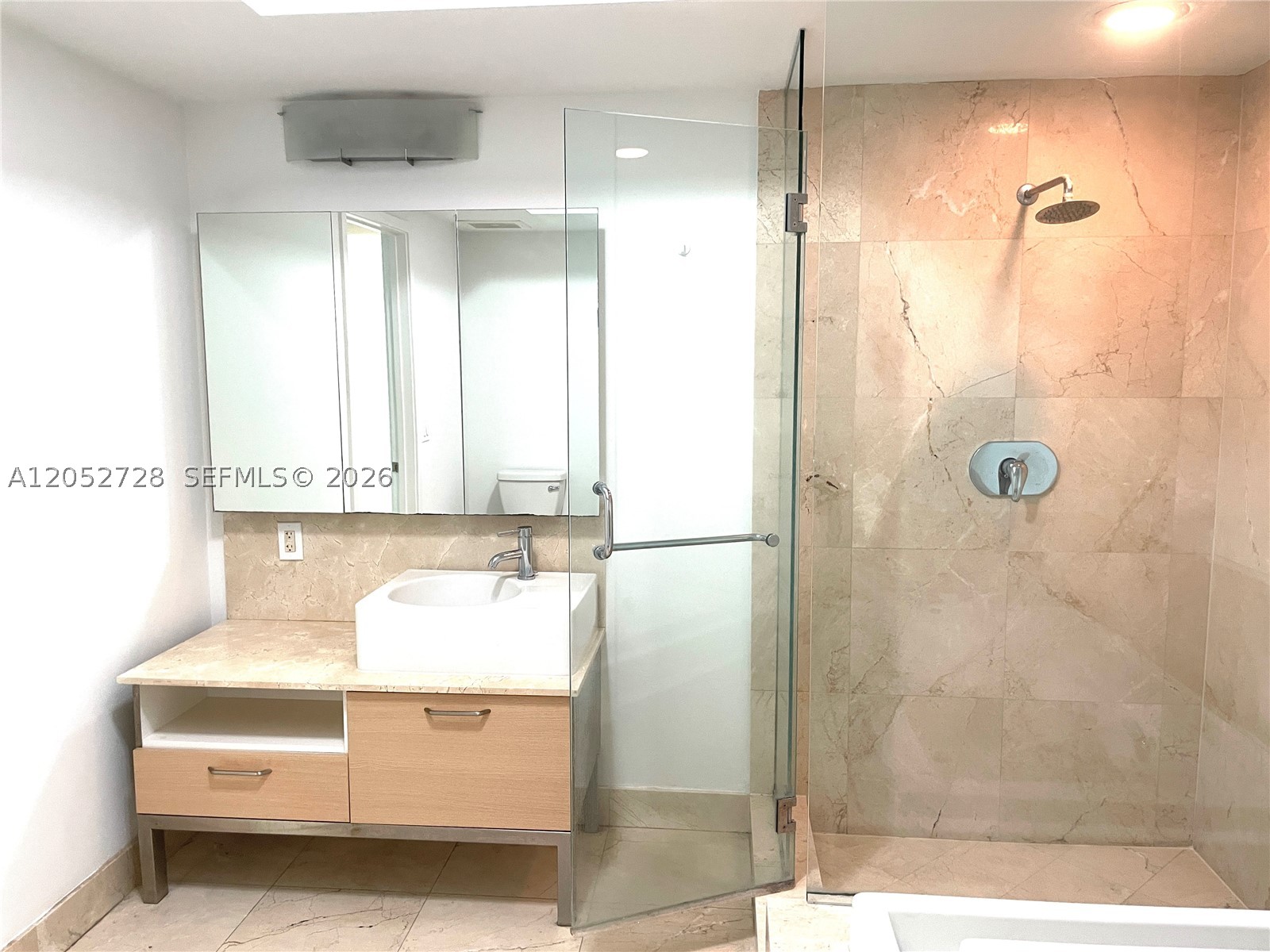 218 SE 14th St #1004, Miami FL 33131