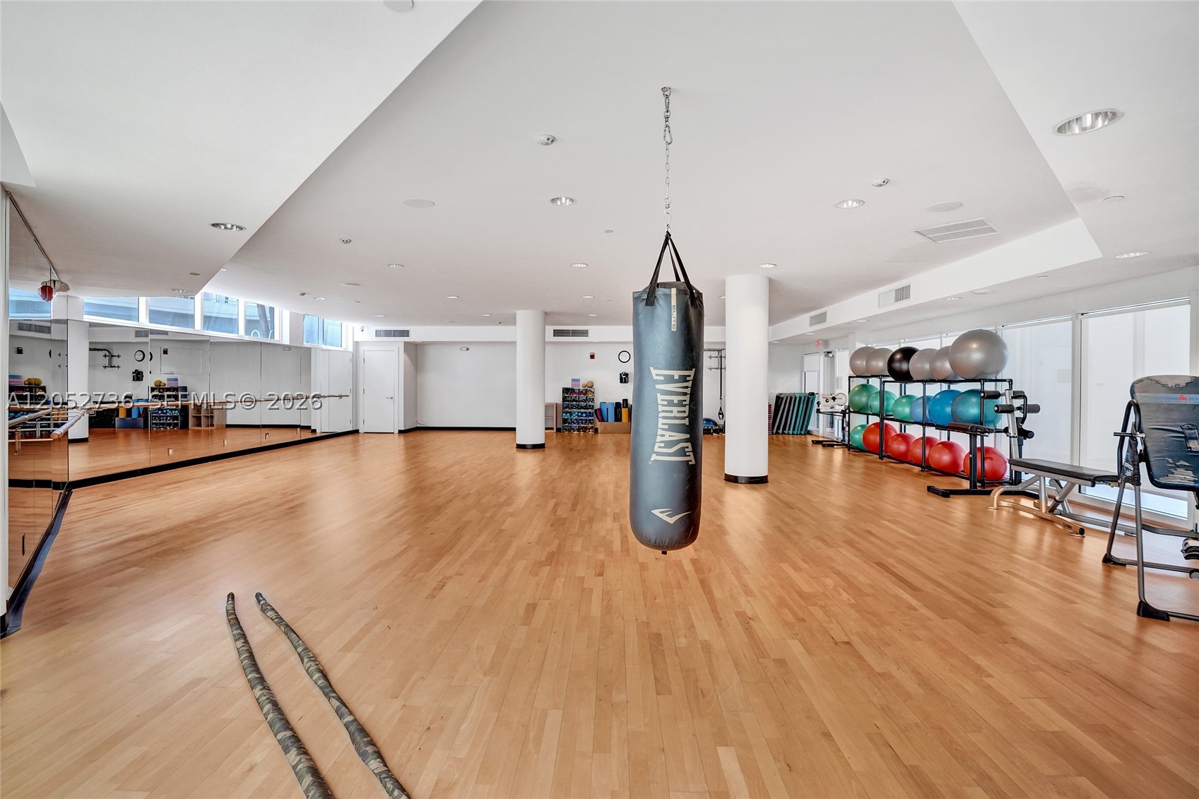 20281 E Country Club Dr #1907, Aventura FL 33180