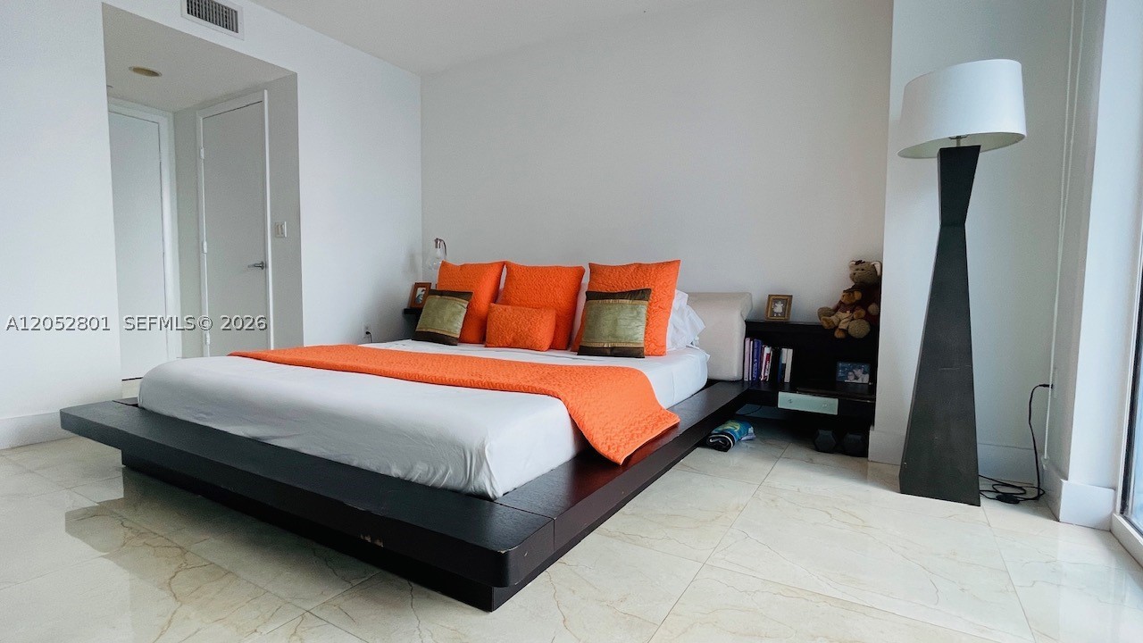 50 Biscayne Blvd #1701, Miami FL 33132