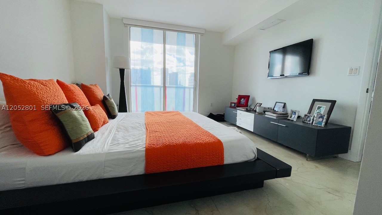 50 Biscayne Blvd #1701, Miami FL 33132