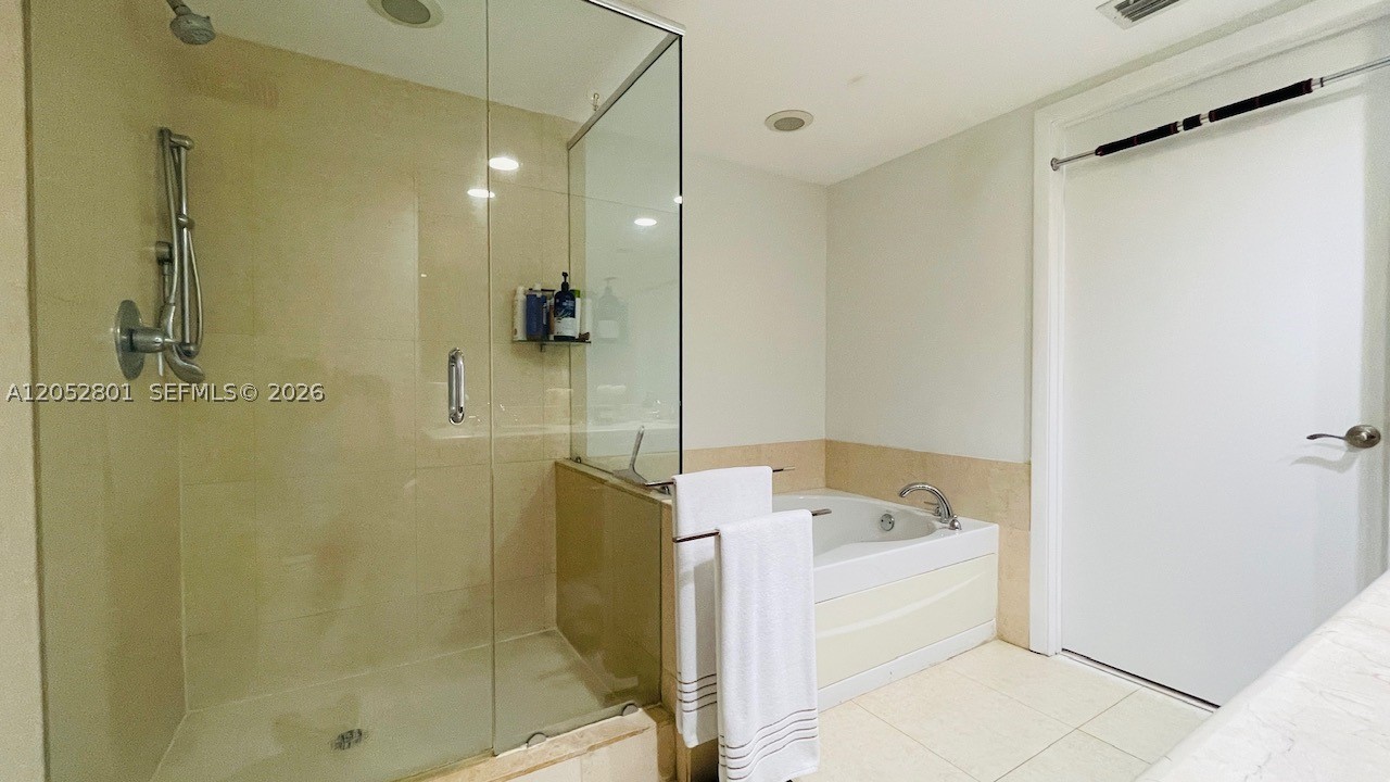 50 Biscayne Blvd #1701, Miami FL 33132