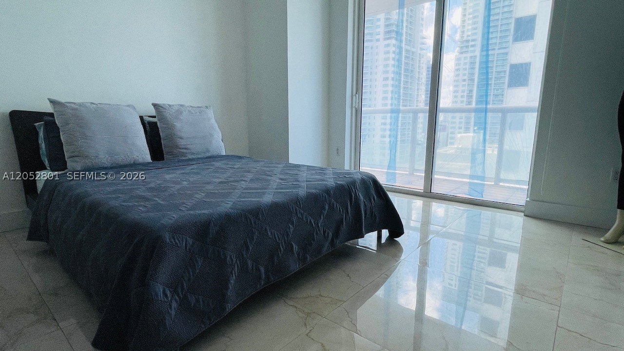 50 Biscayne Blvd #1701, Miami FL 33132