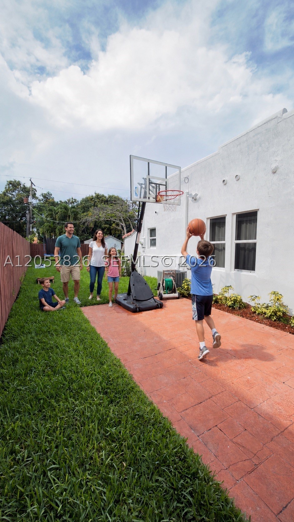 220 SW 5th St, Dania Beach FL 33004