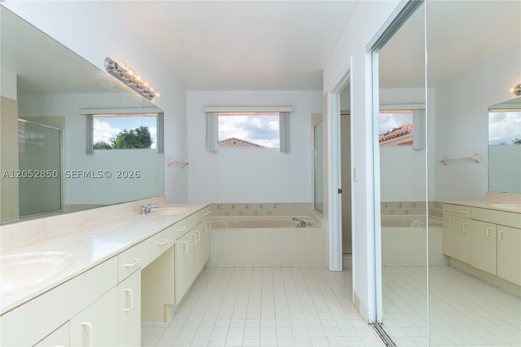 2592 W Saratoga Dr, Cooper City FL 33026