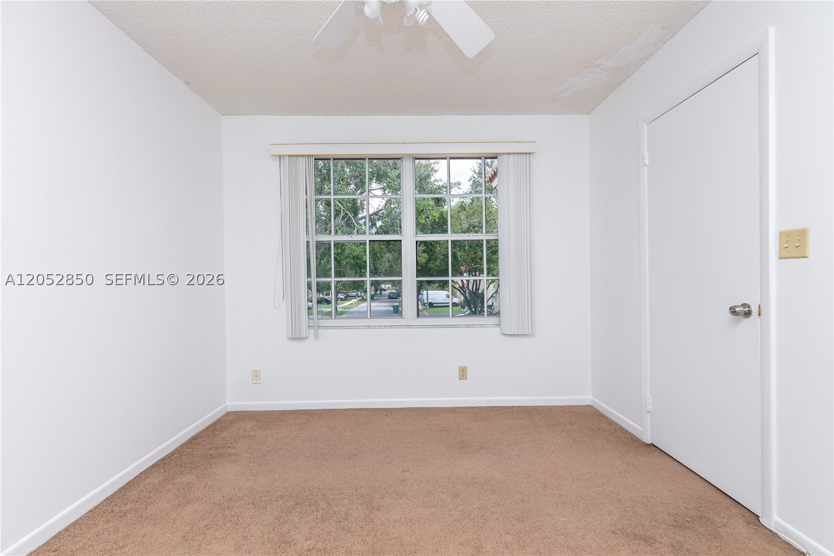 2592 W Saratoga Dr, Cooper City FL 33026