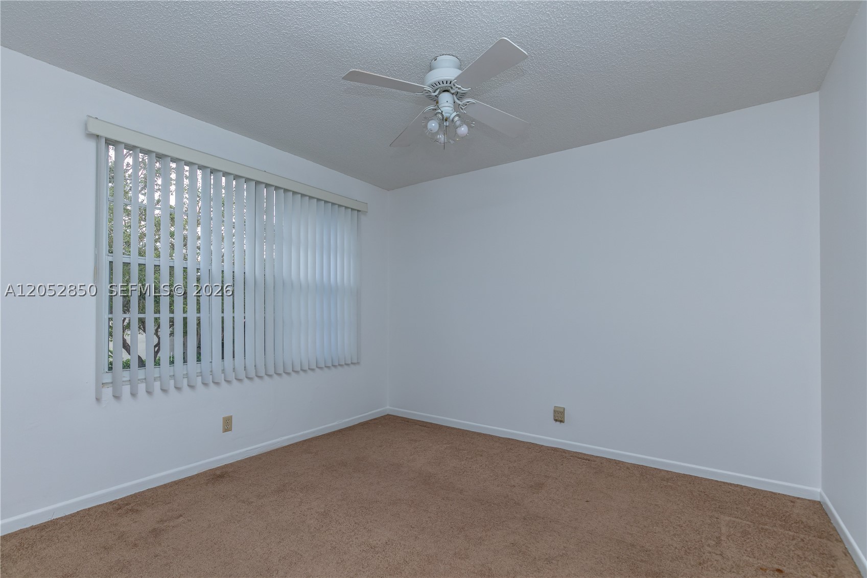 2592 W Saratoga Dr, Cooper City FL 33026