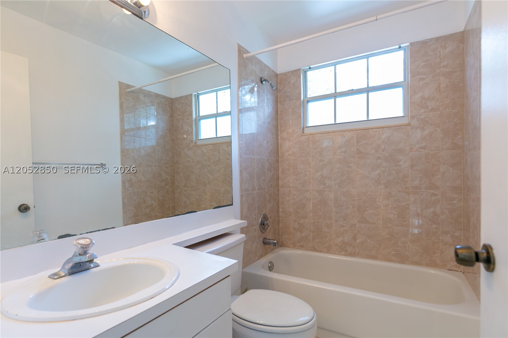 2592 W Saratoga Dr, Cooper City FL 33026