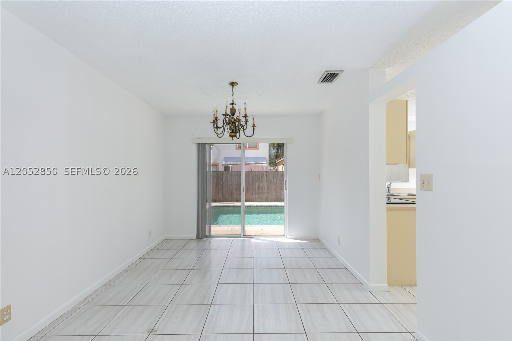 2592 W Saratoga Dr, Cooper City FL 33026