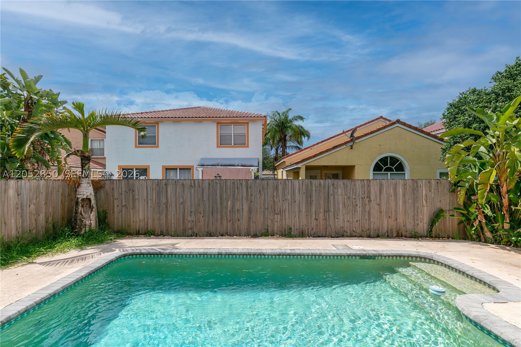 2592 W Saratoga Dr, Cooper City FL 33026