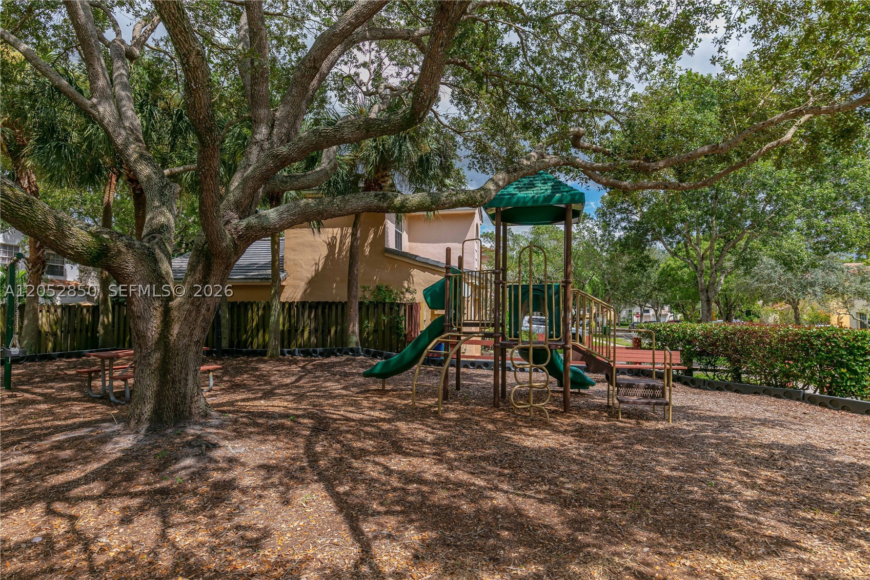 2592 W Saratoga Dr, Cooper City FL 33026