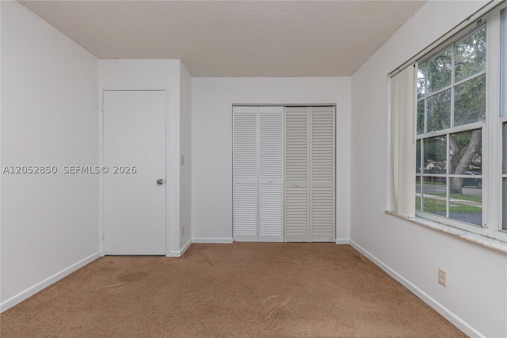 2592 W Saratoga Dr, Cooper City FL 33026