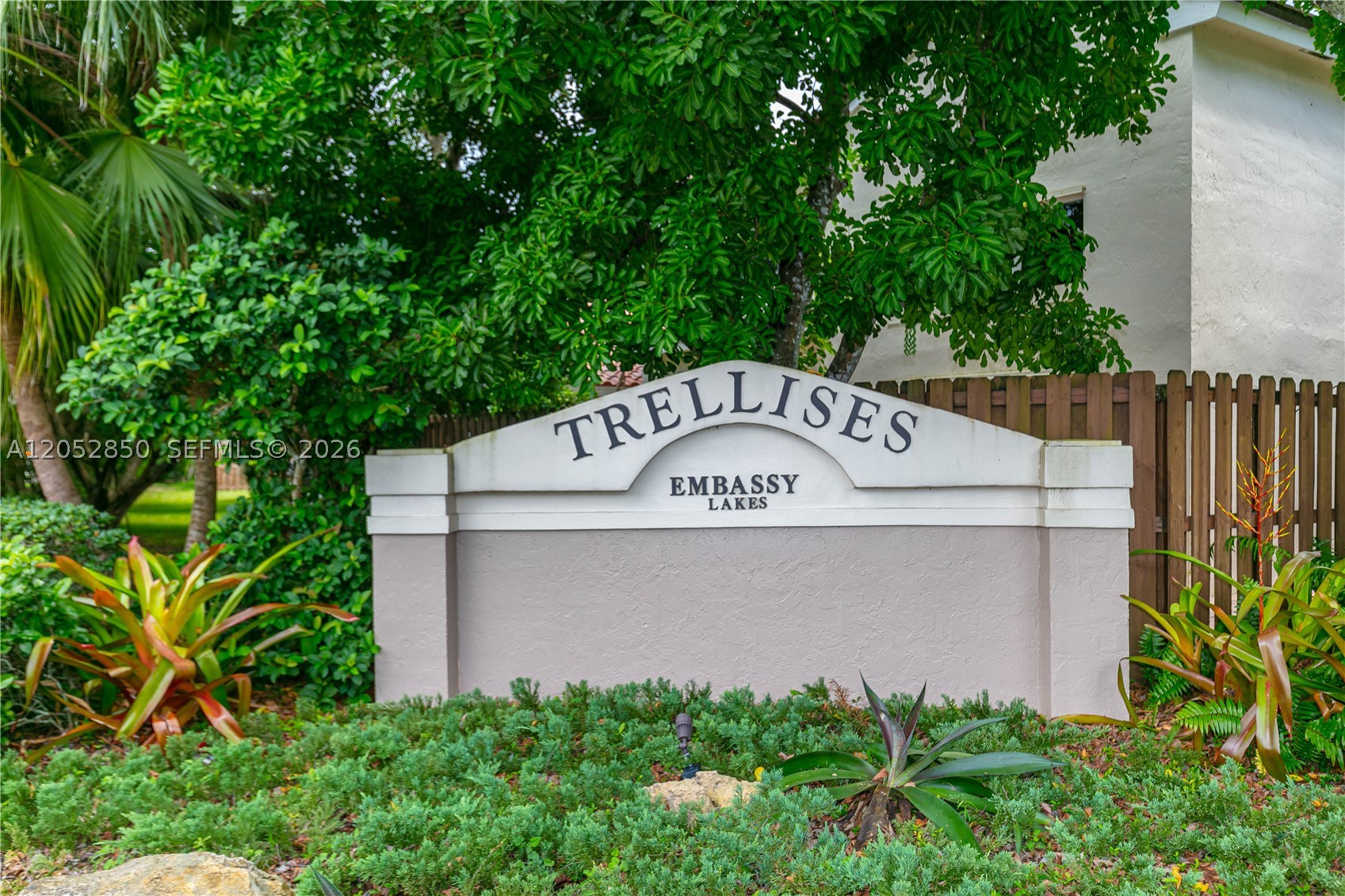 2592 W Saratoga Dr, Cooper City FL 33026