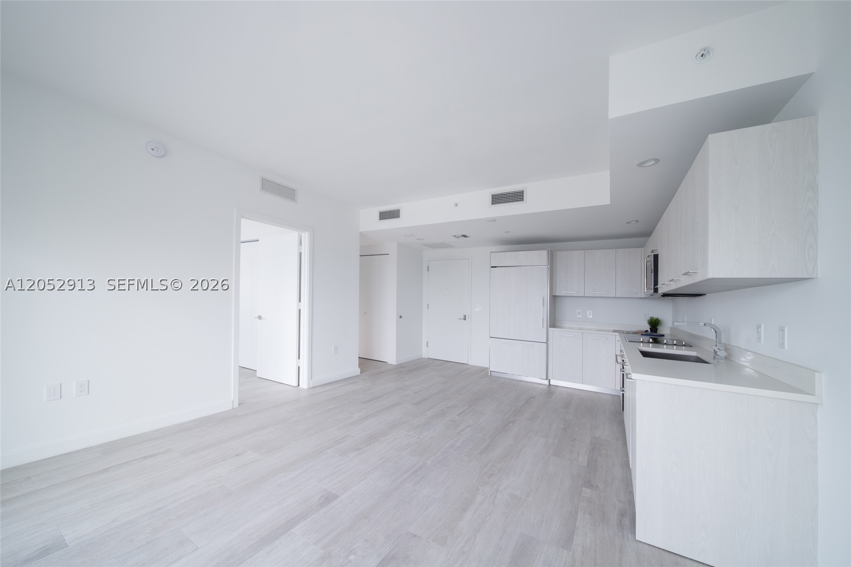 55 SW 9th St #3207, Miami FL 33130