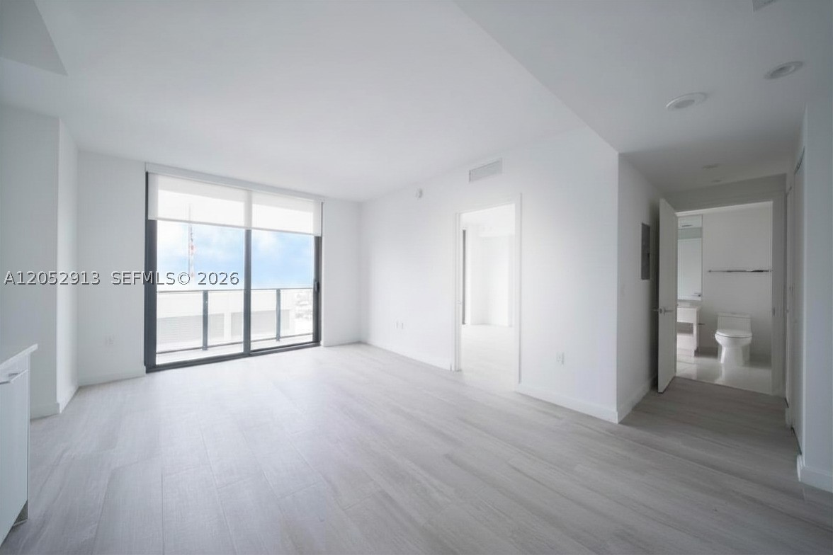 55 SW 9th St #3207, Miami FL 33130