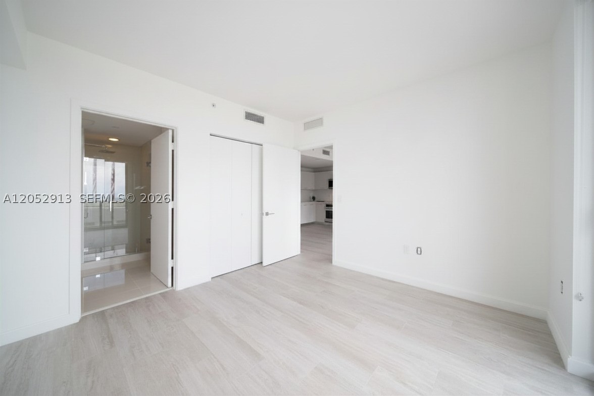 55 SW 9th St #3207, Miami FL 33130