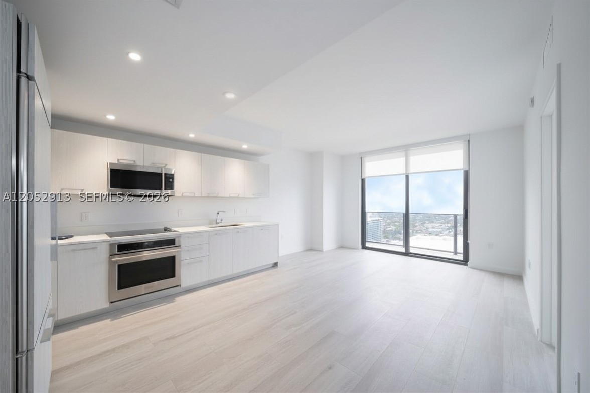 55 SW 9th St #3207, Miami FL 33130
