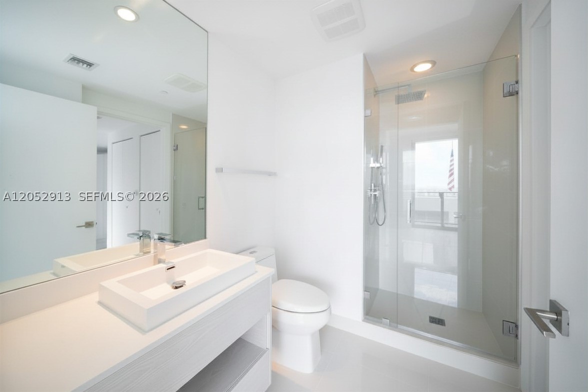 55 SW 9th St #3207, Miami FL 33130