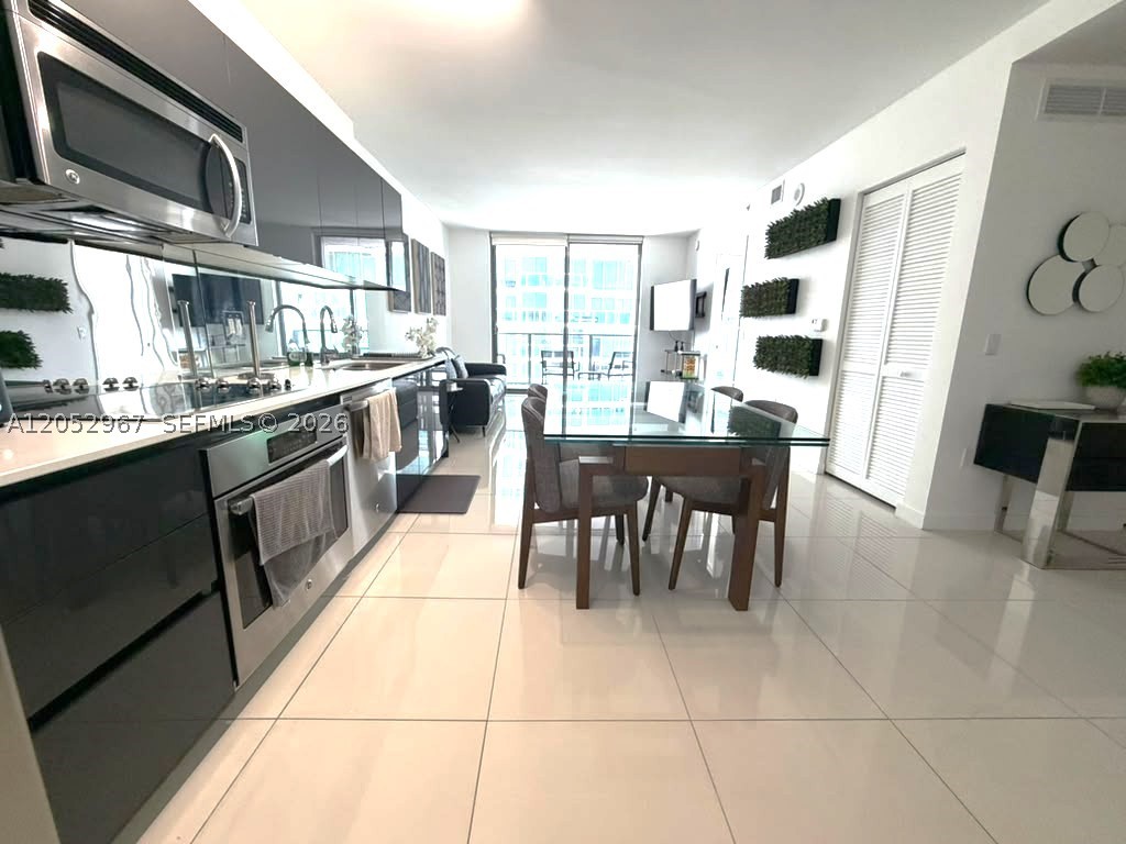31 SE 6th St #2604, Miami FL 33131