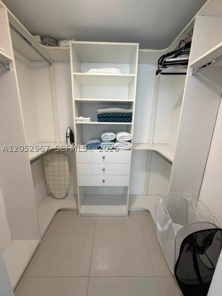 31 SE 6th St #2604, Miami FL 33131