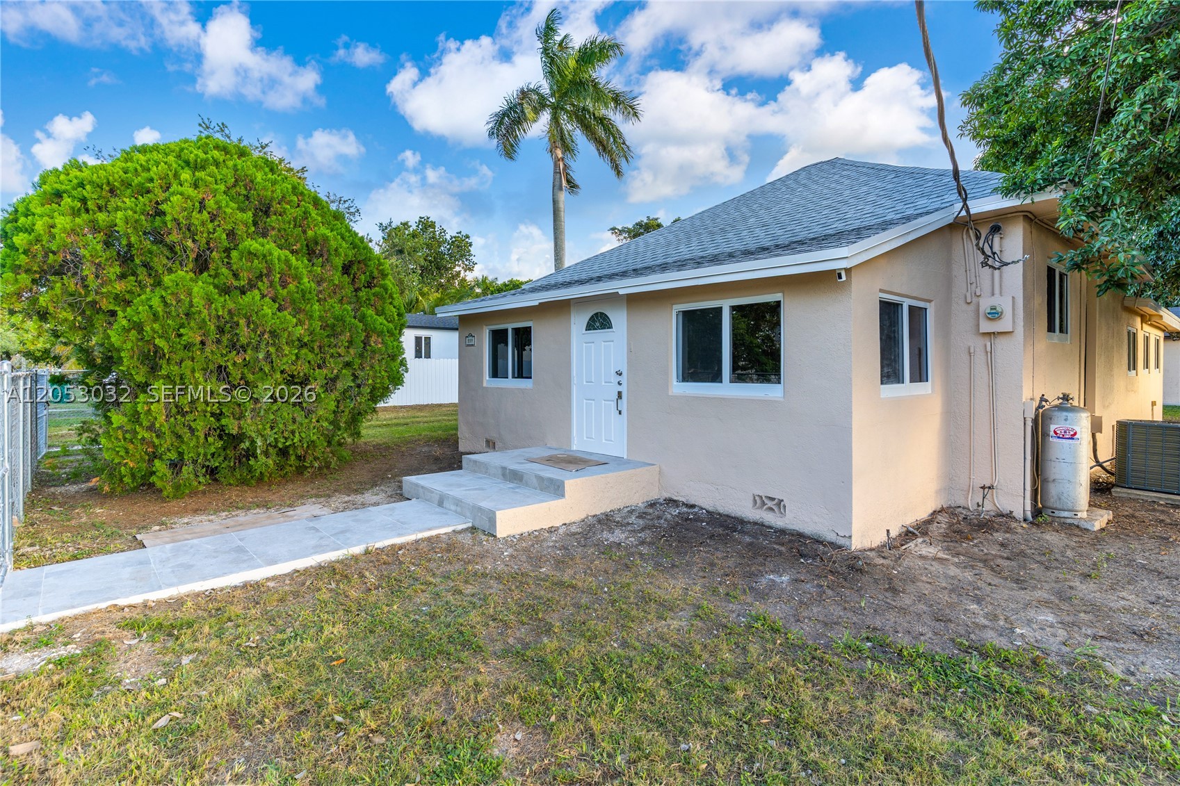559 NW 2nd St, Florida City FL 33034