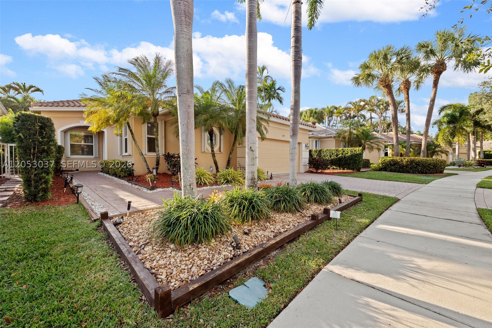 2497 Bay Isle Dr, Weston FL 33327