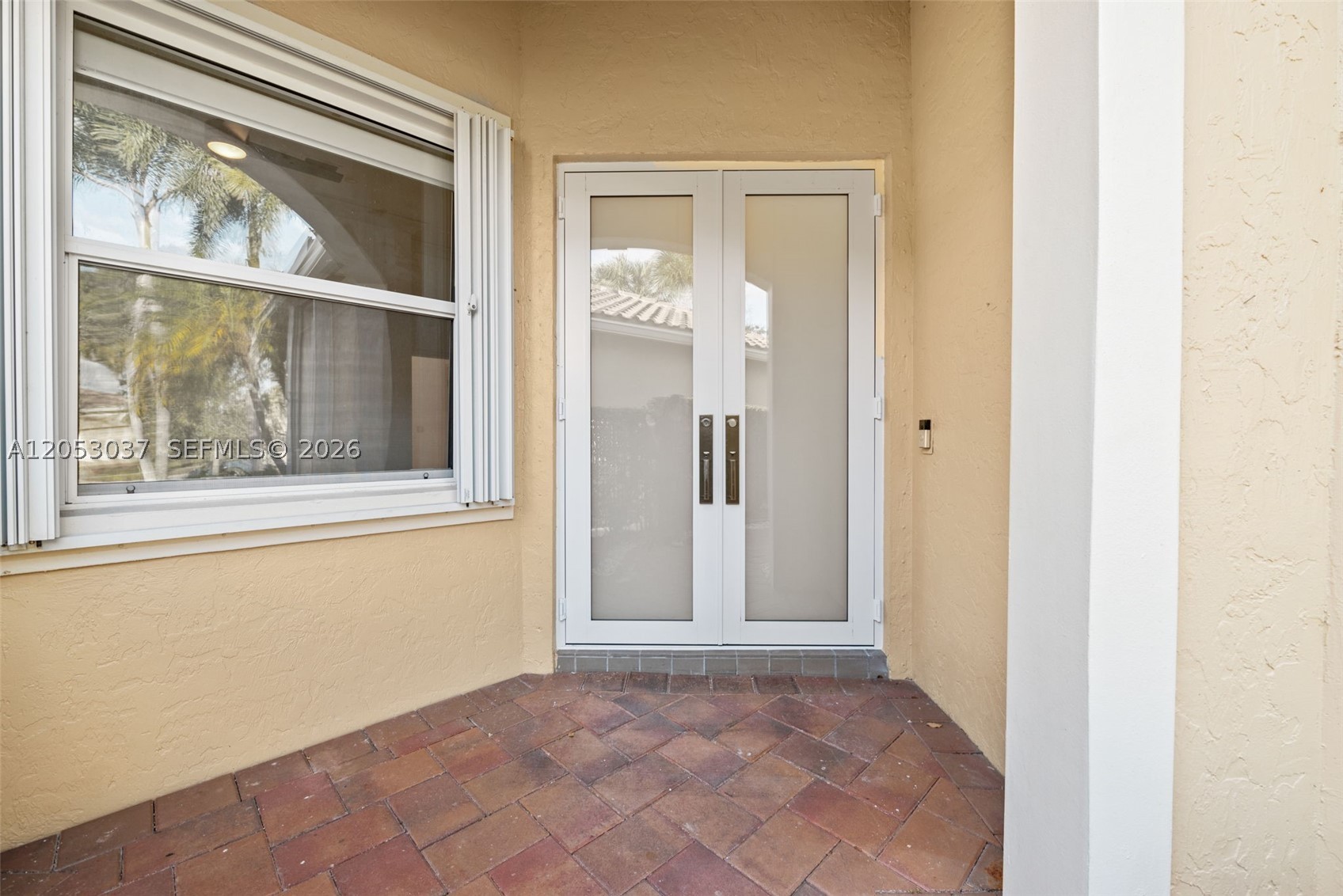2497 Bay Isle Dr, Weston FL 33327