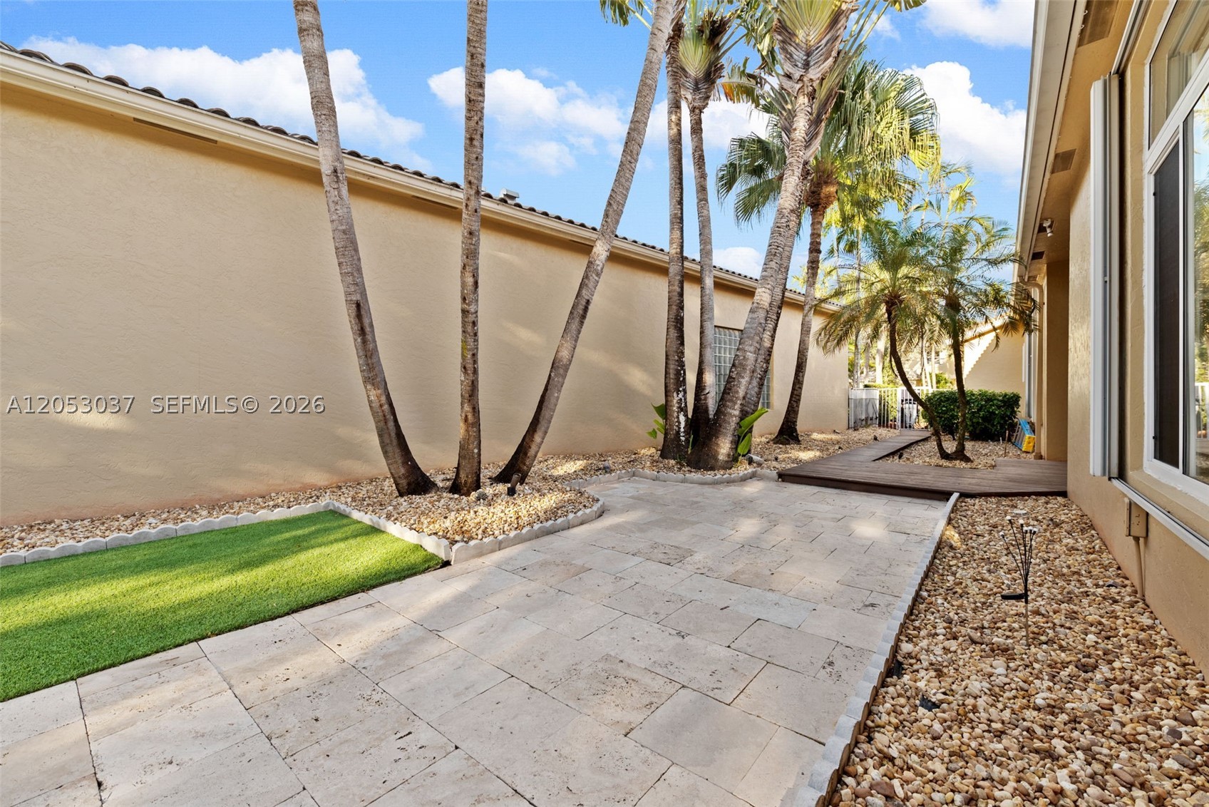 2497 Bay Isle Dr, Weston FL 33327