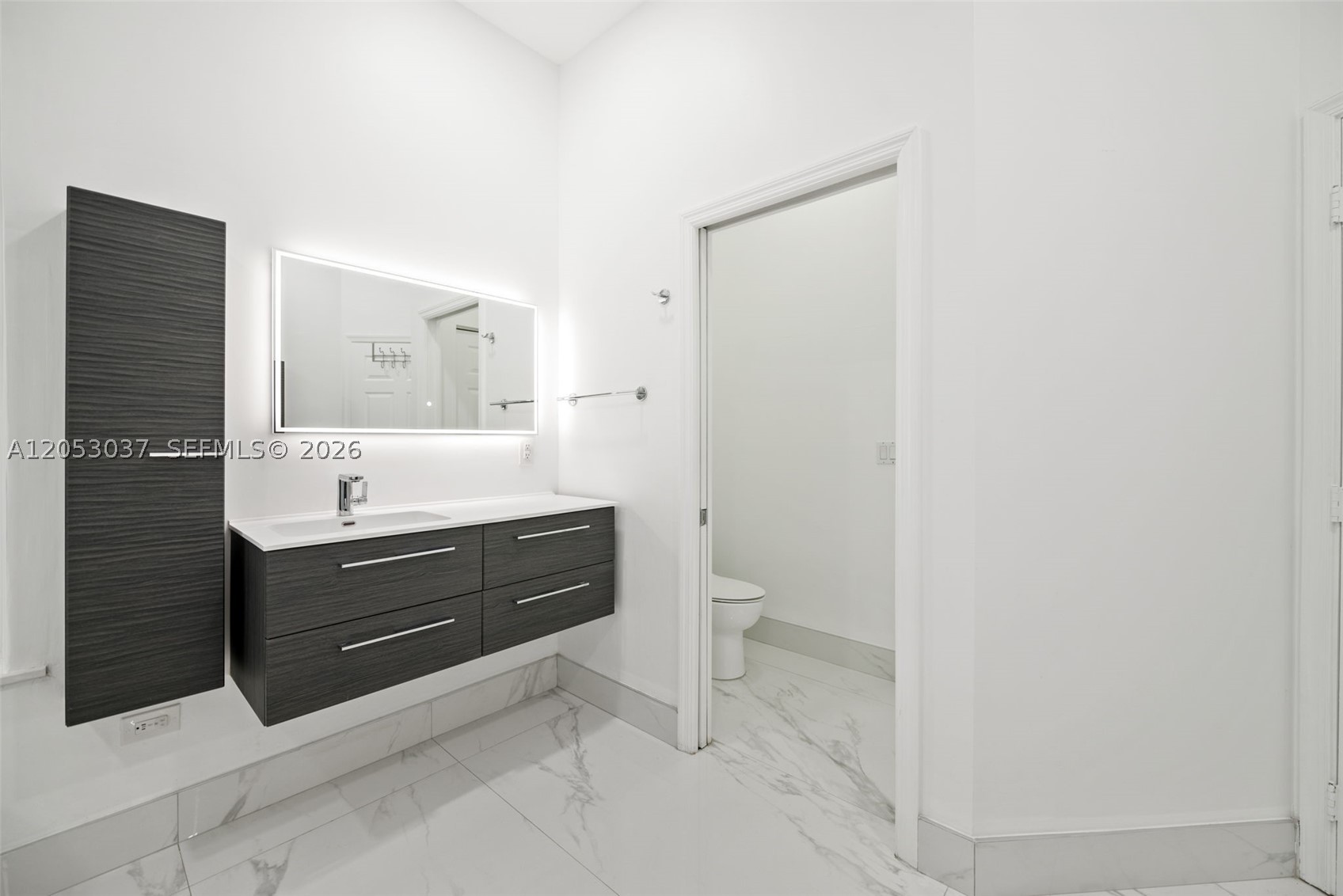 2497 Bay Isle Dr, Weston FL 33327