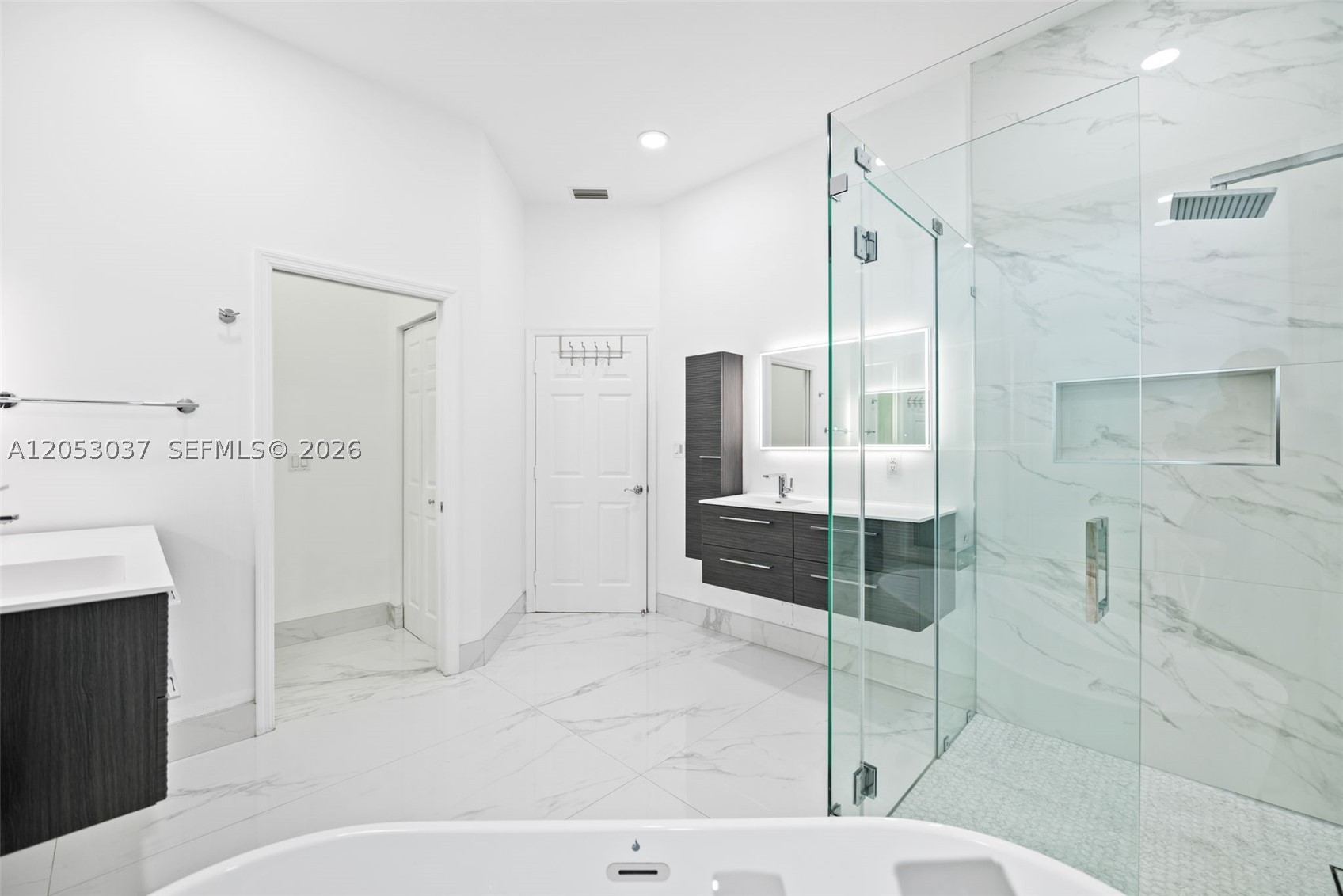 2497 Bay Isle Dr, Weston FL 33327