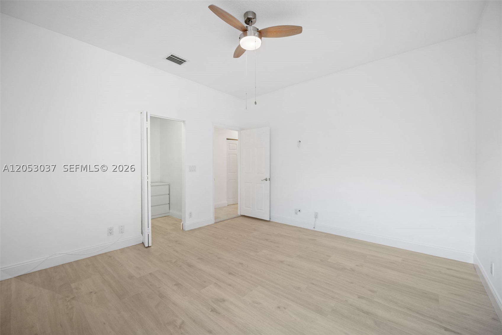 2497 Bay Isle Dr, Weston FL 33327