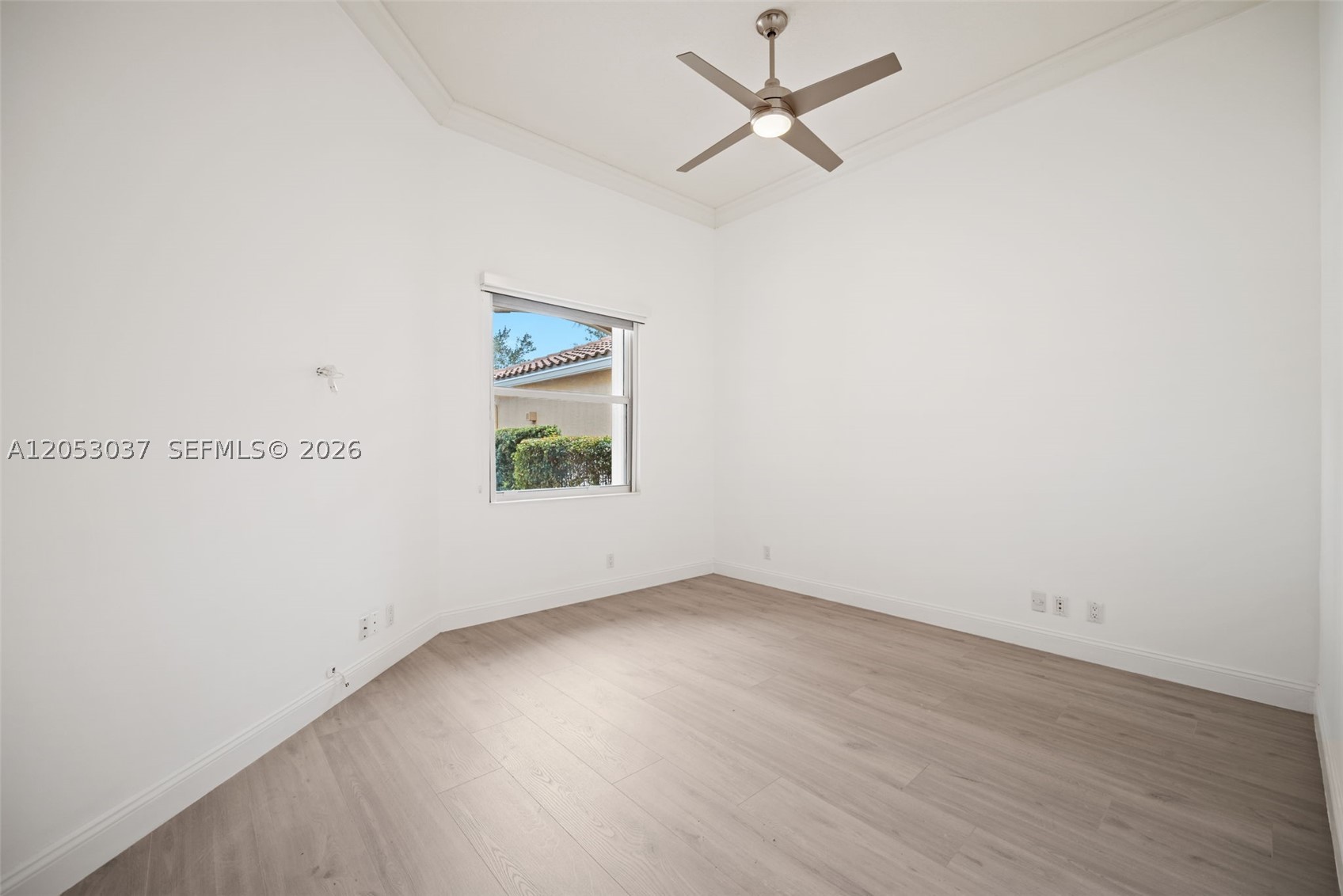 2497 Bay Isle Dr, Weston FL 33327